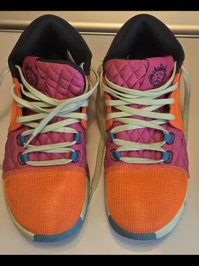Nike BRIGHT Low-Top Sneakers in Pink, Blue & Black